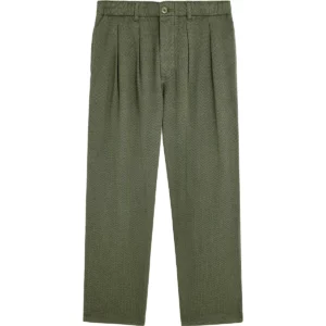 SUSTAINABLE MARITIME MENSWEAR. Bask in the Sun est une marque française qui propose un vestiaire masculin éco-responsable puissamment iodé, inspiré à la fois par l’héritage des vêtements marins et par la mode urbaine. SUSTAINABLE MARITIME MENSWEAR. Bask in the Sun is a French brand that offers a sustainable men's wardrobe with a strong iodine content, inspired by both the heritage of marine clothing and urban fashion.