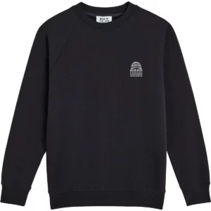SUSTAINABLE MARITIME MENSWEAR. Bask in the Sun est une marque française qui propose un vestiaire masculin éco-responsable puissamment iodé, inspiré à la fois par l’héritage des vêtements marins et par la mode urbaine. SUSTAINABLE MARITIME MENSWEAR. Bask in the Sun is a French brand that offers a sustainable men's wardrobe with a strong iodine content, inspired by both the heritage of marine clothing and urban fashion.